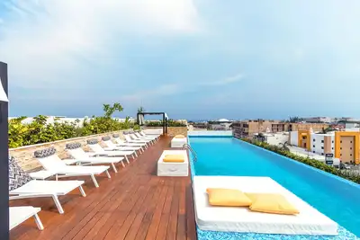 Image de Condo à la mode avec salle de gym et 2 piscines - Descanso