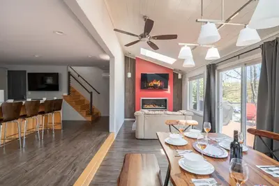 Image de Lakeview Maison Avec Firepit Et Hottub. . . . Foos Ball Table! ! !