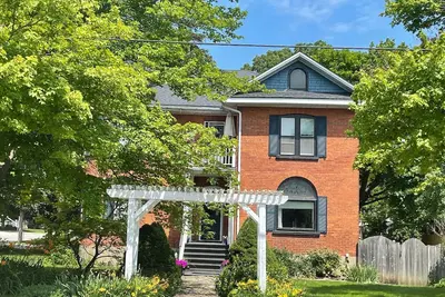 Image de Fabulous Century Home