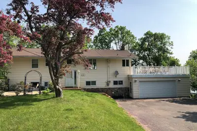 Image de Les souvenirs sont faits sur Brophy Shores - 5 chambres, 2 salles de bain, rive privée du lac