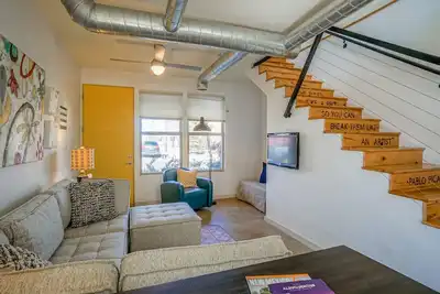 Condo # 2-Mount · Urbain! Art! 1bd1ba Condo près de la vieille ville / scierie