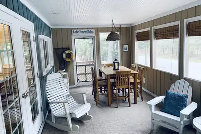 Image de 4 chambres / 2 salles de bain Cottage familial Parfait