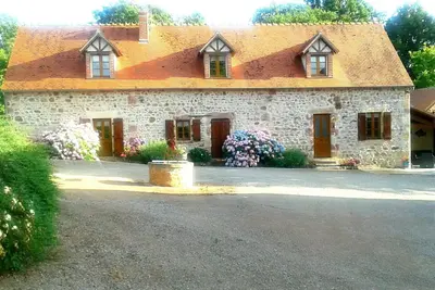 Maison de ferme restaurée avec mini ferme, terrasse et grand jardin près de la Vallée du Cher