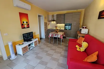 Image de Residenza Silvana - Appt. B- Jardin à Suna avec parking, Wifi et climatisation