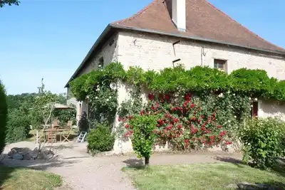 Image de Gîte authentique avec piscine partagée, jardin et wifi à Saint-Étienne-de-Vicq