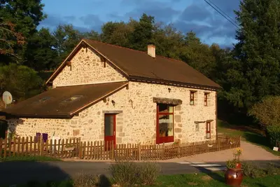 Image de Gîte familial avec pêche, cascade, animaux et activités variées, proche de Vichy et Le Pal