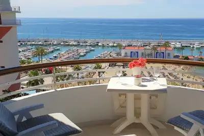 Image de Fantastique 2 chambres 2 salles de bain penthouse en bord de mer avec piscine et parking