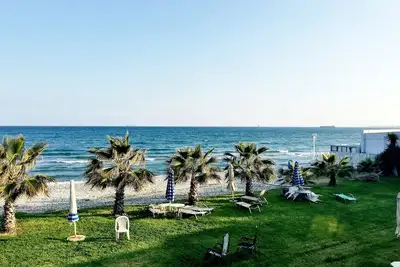 ★ Beachfront House ▶ 20m de la plage! ★ 2bd / 9max / WiFi / Ac