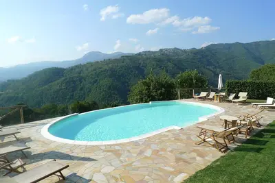 Tuscan cottage with infinity pool, pizza oven, near restaurant on eco-farm