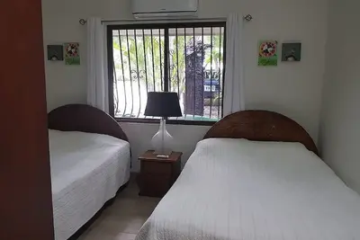 Image de À seulement 150 mètres de l'océan! Condo 2 chambres