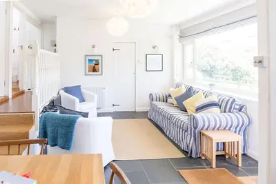 Image de 350m des plages, pub et charmant village de Hope Cove