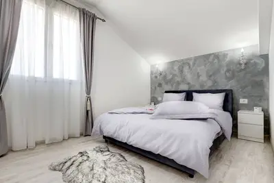 Image de Appartement Confort avec Terrasse et Vue sur la Baie