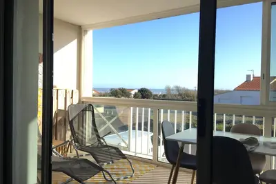 Image de appt vue mer 2 étoiles au pied du phare du grouin du cou. <br>La tranche sur mer