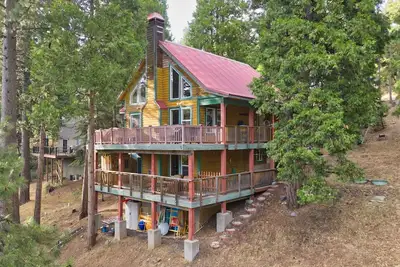 Image de Spacieux chalet moderne et confortable à 15 minutes de Dodge Ridge et à 1, 5 h de Yosemite.