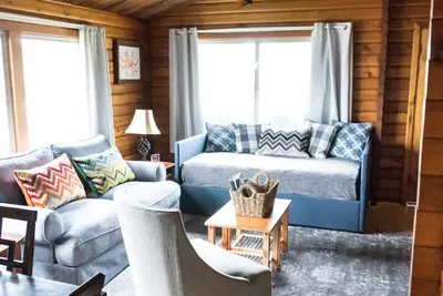 Image de 2nd et épicéa cabine - laveuse / sécheuse / cuisine