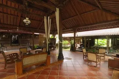Image de Mulyodiharjo unique traditionnel javanais