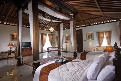 Image de Lits royale traditionnelle javanaise Joglo