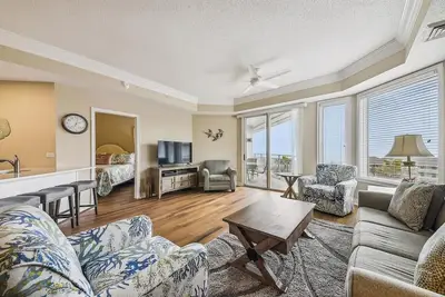 Image de 1105 SeaCrest ~ Belle 2Br avec une vue paisible sur les jardins d'eau!