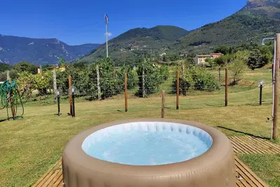 Image de Nouvelle maison de campagne pour familles avec les chiens avec jacuzzi extérieur