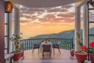 Image de Majestic 3 Bhk villa avec salon et vue imprenable près du temple Dalai Lama