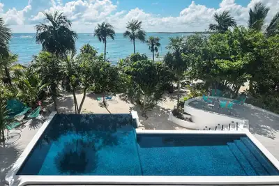 Image de Front de mer, piscine à débordement, chef inclus