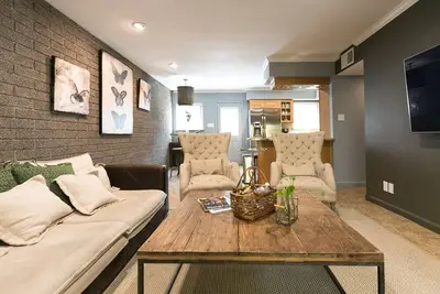 Image de Condo conçu par un architecte dans la vieille ville de Scottsdale / ** Valley Ho Neighbour **