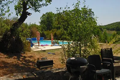 Image de Maison de campagne, jardins privés matures et piscine chauffée, nr Lot et vallées de la rivière Dordogne