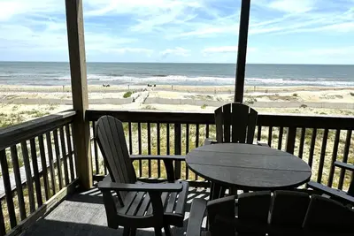 Image de Oceanfront 2br / 2 Bath Condo deuxième étage avec piscine et terrasse au bord de l'océan