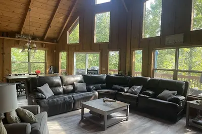 Image de Norris Lake Butterfly Landing - 18 invités au bord du lac avec quai