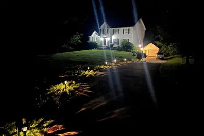 Image de 3br, maison de style colonial avec vue sur la rivière de détente