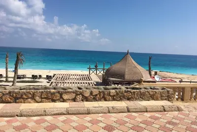 Image de chalet 90 m² avec une chambre et réception premiere vue mer brute