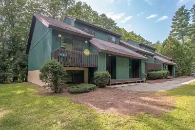 Image de Maison de ville North Conway! Loft 3 Br / Plus! Canapés, lits et draps récemment mis à jour!