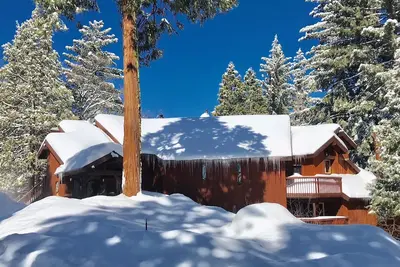 Image de Bienvenue aux quatre saisons de Yosemite! Situé dans le parc national de Yosemite! ! 10 personnes avec tout. . .
