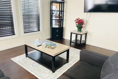 Image de Maison confortable et isolée à seulement 5 minutes de la plage de Grace Bay