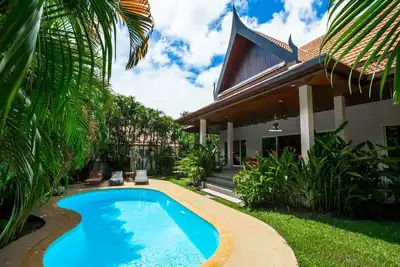 Image de Romanée - Confortable villa avec piscine et piscine