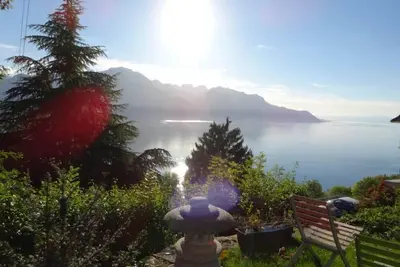 Image de Vue spectaculaire! Très bel appartement avec vue sur le lac et les montagnes!