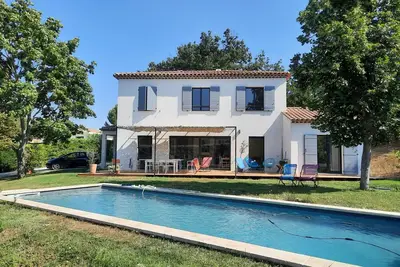 Image de Mas PROVENÇAL Contemporain Avec  Piscine 11m