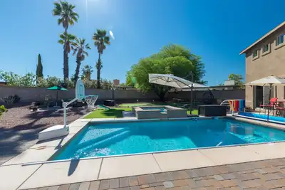 Image de Lieu de vacances de luxe, Piscine chauffée, Spa, Salle de jeux, Sauna, Putting Green. . .