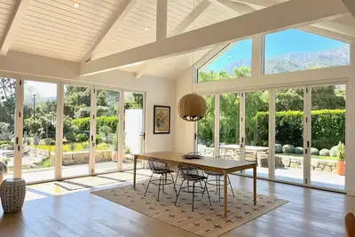 Image de Montecito Modern Ranch House avec piscine et spa, entre les montagnes et la plage