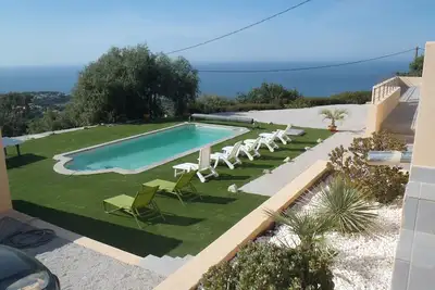 Image de Superbe villa neuve dotée d'une vue mer piscine+spa de luxe jusqu'à 21 personnes