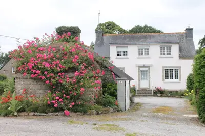 Image de Grande maison dans campagne bretonne