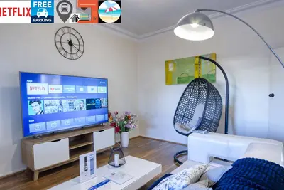 Image de Wi-Fi, Tv 4k Curve, Netflix, Train, Lit électrique, Parking, Train, Plage