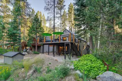 Image de Modern Truckee Family House - Marche jusqu'au lac Donner!