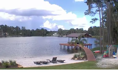 Image de Pot d'or à la fin de Rainbow. Le paradis au bord de l'eau vous attend!