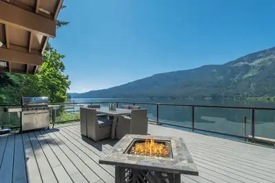 Image de Cabine au bord du lac avec bain à remous, quai privé sur le lac Wenatchee