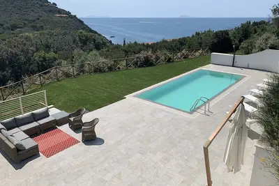Image de Luxe, chef, Wifi, piscine, climatisation, plage exclusive, familles
