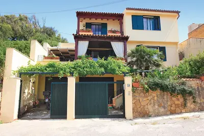 Image de Maison confortable sur deux niveaux avec vue sur la mer!