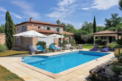 Image de Spacieuse villa provençale tout confort de 200 m2 avec piscine