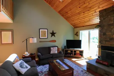 Image de Nouvelle inscription: Maison de ville spacieuse et lumineuse à Bolton Landing sur le lac George