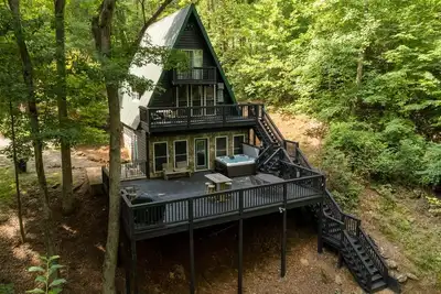 Image de Privacy, Peace & Quiet près du village alpin de Helen Ga